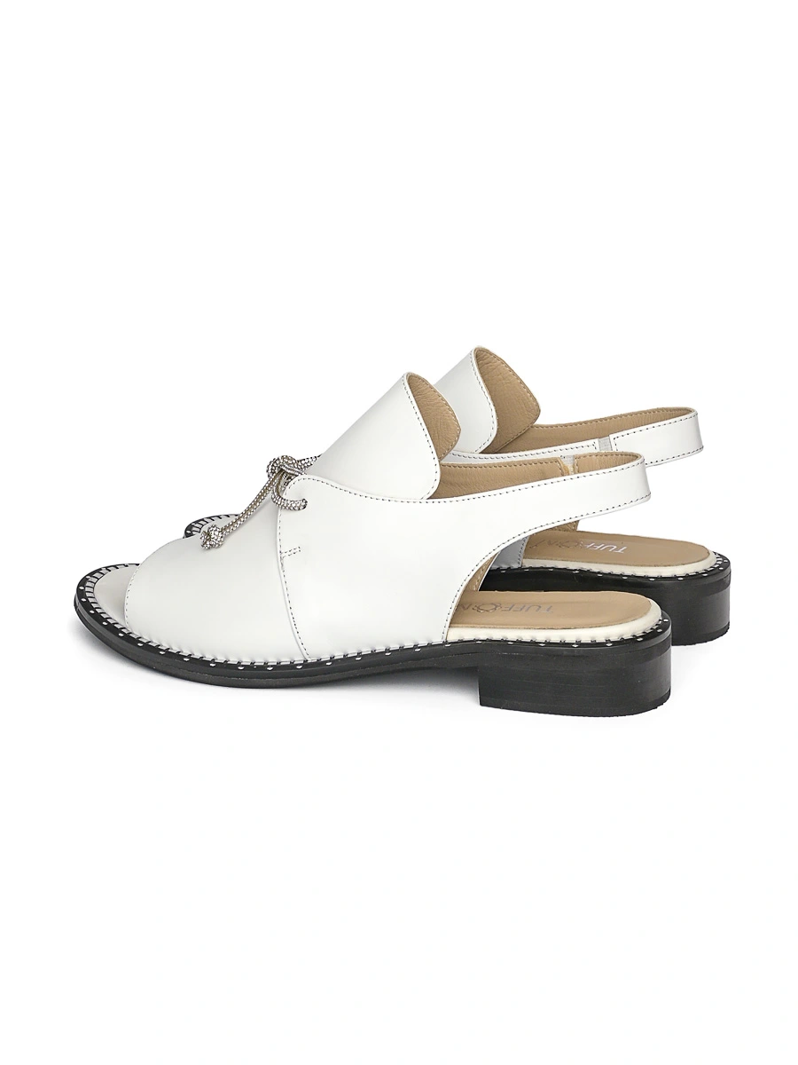 Сандалии белые с декором кристаллами